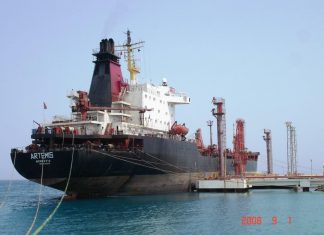 تفريغ أكثر من 120 ألف طن من المشتقات البترولية بالميناء تفريغ أكثر من 120 ألف طن من المشتقات البترولية بالميناء