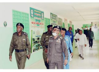 مدير السجون يشدد علي ضرورة مضاعفة التأمين لسجن الهدى مدير السجون يشدد علي ضرورة مضاعفة التأمين لسجن الهدى