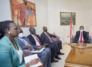 حمدوك: نتطلع إلى بناء الطرق والمعابر والسكك الحديدية لربط الدولتين حمدوك: نتطلع إلى بناء الطرق والمعابر والسكك الحديدية لربط الدولتين