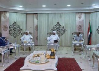الشيوعي يتهم العسكر باستهداف عناصره ويحذر من (عنف) حال تسليم البشير لـ(الجنائية) الشيوعي يتهم العسكر باستهداف عناصره ويحذر من (عنف) حال تسليم البشير لـ(الجنائية)