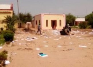 تجمع أساتذة جامعة زالنجي يتهم والي وسط دارفور بالهروب وترك الطلاب في مواجهة الأجهزة الأمنية تجمع أساتذة جامعة زالنجي يتهم والي وسط دارفور بالهروب وترك الطلاب في مواجهة الأجهزة الأمنية