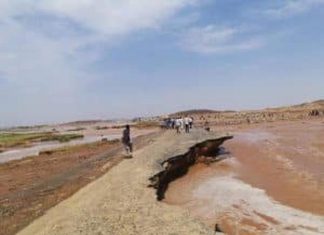 السيول تجرف نحو إثنين كيلو متر من طريق عطبرة بورتسودان السيول تجرف نحو إثنين كيلو متر من طريق عطبرة بورتسودان
