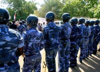 الشرطة تكشف تفاصيل جديدة عن مصرع ضابط شرطة طعناً بيد نظامي الشرطة تكشف تفاصيل جديدة عن مصرع ضابط شرطة طعناً بيد نظامي