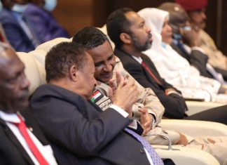 حمدوك: قوات الدعم السريع ذات طبيعة خاصة وساهمت بدور إيجابي في التغيير حمدوك: قوات الدعم السريع ذات طبيعة خاصة وساهمت بدور إيجابي في التغيير