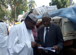 وصول قافلة مساعدات لمتضرري الفيضان بالجزيرة وصول قافلة مساعدات لمتضرري الفيضان بالجزيرة