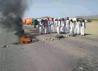 مشادات حادة بين أطراف الحكومة المدنية والعسكرية بسبب اغلاق الشرق والانفلات الأمني مشادات حادة بين أطراف الحكومة المدنية والعسكرية بسبب اغلاق الشرق والانفلات الأمني