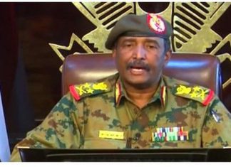 في خطابه لقادة سلاح المدرعات.. البرهان: لم نثبت حتى الآن صلة الجماعة الانقلابية الفاشلة بأي جهة في خطابه لقادة سلاح المدرعات.. البرهان: لم نثبت حتى الآن صلة الجماعة الانقلابية الفاشلة بأي جهة