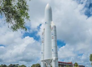 صاروخ “فيغا” يضع 5 أقمار اصطناعية في مدار الأرض صاروخ "فيغا" يضع 5 أقمار اصطناعية في مدار الأرض