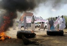 “أزمة الشرق”.. من المُستفيد من إغلاق الطرق والموانئ؟