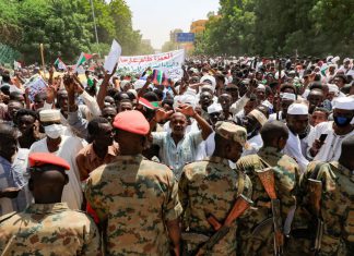 “اللجنة السباعية” هل تمنع طوفان 21 أكتوبر؟