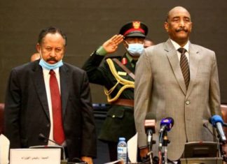 بعد رفض حمدوك.. هل يستطيع البرهان حل الحكومة؟