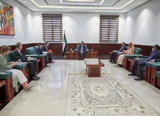 الترويكا تطالب الحكومة بتنفيذ التزامها وتسليم والمخلوع والمطلوبين “للجنائية” الترويكا تطالب الحكومة بتنفيذ التزامها وتسليم والمخلوع والمطلوبين “للجنائية”