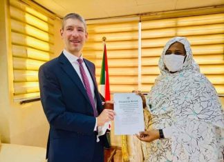 السفير البريطاني جيليز ليفر يسلم أوراق اعتماده السفير البريطاني جيليز ليفر يسلم أوراق اعتماده