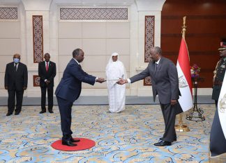 عبد الفتاح البرهان يتسلّم أوراق اعتماد السفير الجيبوتى عبد الفتاح البرهان يتسلّم أوراق اعتماد السفير الجيبوتى