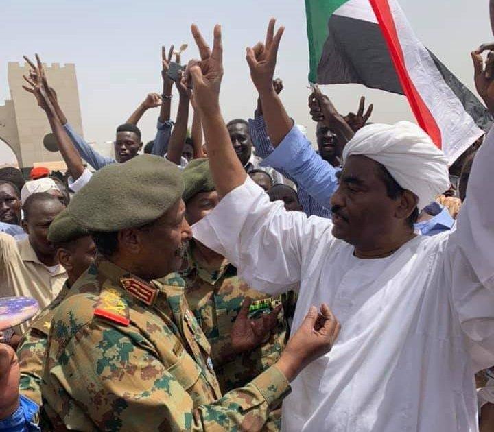 ابراهيم الشيخ : القوات التي فضت الاعتصام لم تهبط من السماء والبرهان وحميدتي مسؤولان