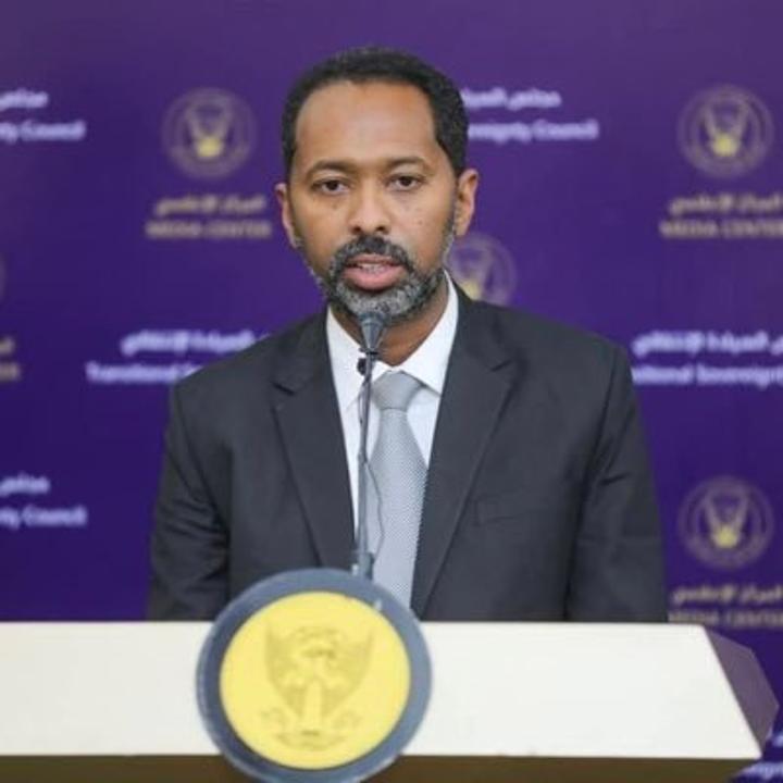 وزير شؤون مجلس الوزراء: تصريحات نائب رئيس مجلس السيادة حول تبعية جهاز الأمن والشرطة للعسكريين، خرقٌ واضحٌ للوثيقة الدستورية وزير شؤون مجلس الوزراء: تصريحات نائب رئيس مجلس السيادة حول تبعية جهاز الأمن والشرطة للعسكريين، خرقٌ واضحٌ للوثيقة الدستورية
