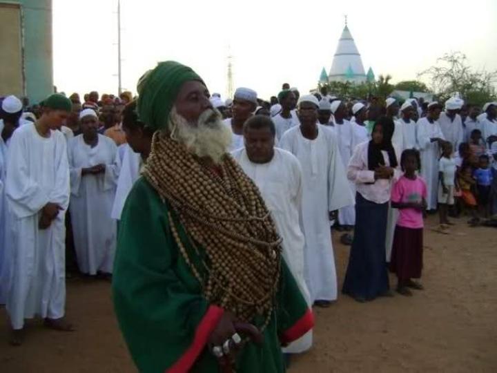 متطرف يقتل اثنين من رجال الدين رمياً بالرصاص