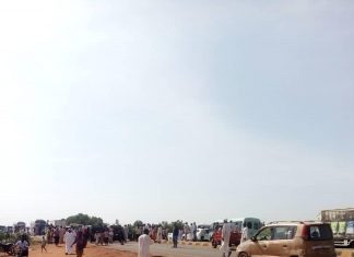 مواطنون غاضبون يغلقون طريق “الخرطوم – مدني” مواطنون غاضبون يغلقون طريق “الخرطوم – مدني”