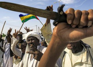 قبائل شرق السودان تتمسك بحل سلمي.. وعتب على الترويكا قبائل شرق السودان تتمسك بحل سلمي.. وعتب على الترويكا