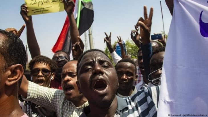 محاولة انقلاب أثناء فترة السودان الانتقالية…من هم غير الحريصين على تحول السودان الديمقراطي؟