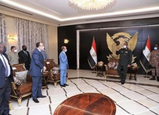 البرهان يقدم تنويرا للمجموعة الأفريقية والسفراء وممثل الاتحاد الأفريقي بالبلاد البرهان يقدم تنويرا للمجموعة الأفريقية والسفراء وممثل الاتحاد الأفريقي بالبلاد