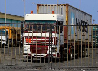 “يونيتامس”: إغلاق الموانئ والطرق مشكلة سياسية تُعقِد الانتقال الديمقراطي “يونيتامس”: إغلاق الموانئ والطرق مشكلة سياسية تُعقِد الانتقال الديمقراطي