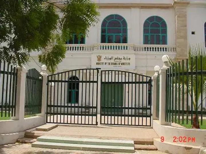 محتجون يحاصرون مقر الحكومة بالخرطوم للمطالبة بحلها