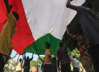 الخرطوم تشتعل.. إطلاق غاز واحتجاجات وجلسة للحكومة اعتصام القصر