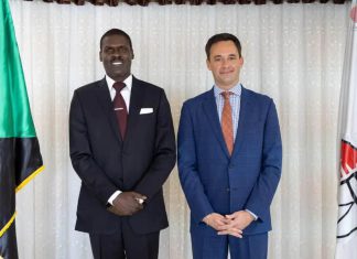 وزير العدل يلتقي نائب المبعوث الأمريكي للقرن الأفريقي وزير العدل يلتقي نائب المبعوث الأمريكي للقرن الأفريقي