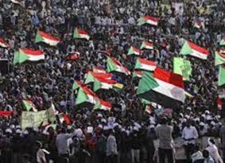 وُصف باليوم الأهم في مسار الثورة.. مخاوف من صدامات في مسيرات الخميس بالسودان وُصف باليوم الأهم في مسار الثورة.. مخاوف من صدامات في مسيرات الخميس بالسودان