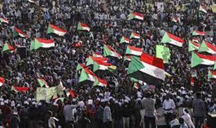 وُصف باليوم الأهم في مسار الثورة.. مخاوف من صدامات في مسيرات الخميس بالسودان
