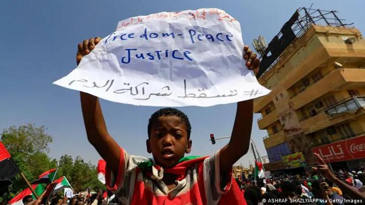 مظاهرات السودان .. حشد شعبي كبير وتأثير ضئيل؟