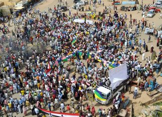 السودان :الجيش يريد السلطة بلا انقلاب والمدنيون مترددون في استكمال هياكلها السودان :الجيش يريد السلطة بلا انقلاب والمدنيون يتلكأون في استكمال هياكلها