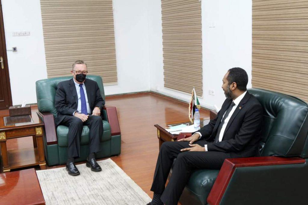 مباحثات بين وزير شؤون الوزراء السوداني وجيفري فيلتمان