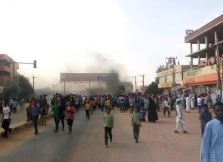 مصدر عسكري: انقلاب البرهان وحميدتي مدعوم من مصر والإمارات مصدر عسكري: انقلاب البرهان وحميدتي مدعوم من مصر والإمارات