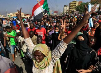 انقلاب السودان: مقتل سبعة متظاهرين بالرصاص وإصابة 140 انقلاب السودان: مقتل سبعة متظاهرين بالرصاص وإصابة 140