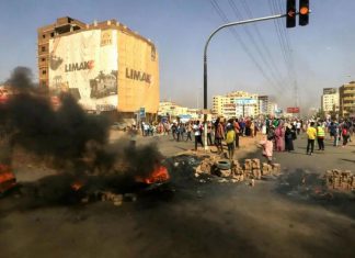 غليان في الشارع ومخاوف من وقوع ضحايا مع إعلان الطوارئ غليان في الشارع ومخاوف من وقوع ضحايا مع إعلان الطوارئ