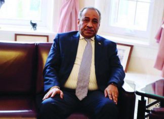 سفير السودان بكندا يعلن رفضه الانقلاب العسكري في السودان سفير السودان بكندا يعلن رفضه الانقلاب العسكري في السودان