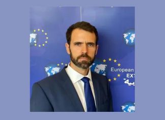 مسؤول أوروبي: سنرفض أية حكومة تشكل في السودان بالأوضاع الحالية (فيديو) مسؤول أوروبي: سنرفض أية حكومة تشكل في السودان بالأوضاع الحالية (فيديو)