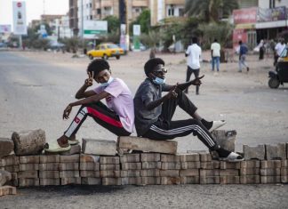 العصيان المدني يتصاعد والضغوط الدولية تتزايد على انقلاب البرهان وحميدتي العصيان المدني يتصاعد والضغوط الدولية تتزايد على انقلاب البرهان وحميدتي