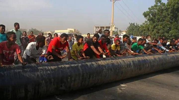 اعتقالات في السودان.. وحمدوك “متمسك” بالمنصب