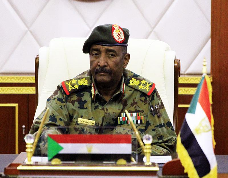 السودان.. البرهان يعفي ستة سفراء من مناصبهم