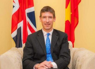 هل يُطرد السفير البريطاني من السودان؟