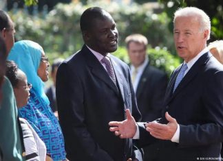 بايدن : السودان بحاجة الي عودة الحكومة الانتقالية المدنية الرئيس الأميركي في لقائه مع رئيس الاتحاد الأفريقي: السودان بحاجة الي عودة الحكومة الانتقالية المدنية