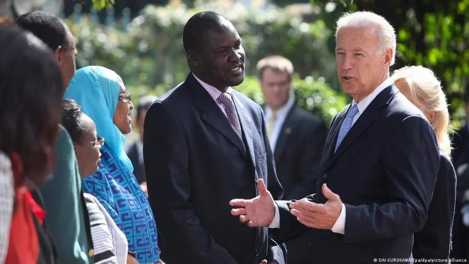 الرئيس الأميركي في لقائه مع رئيس الاتحاد الأفريقي: السودان بحاجة الي عودة الحكومة الانتقالية المدنية الرئيس الأميركي في لقائه مع رئيس الاتحاد الأفريقي: السودان بحاجة الي عودة الحكومة الانتقالية المدنية