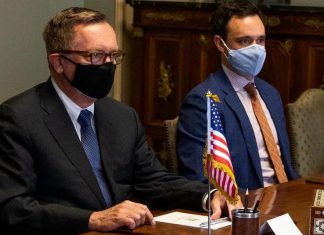 ماذا قال المبعوث الأمريكي عن عودة حمدوك إلى رئاسة الحكومة المقبلة؟! ماذا قال المبعوث الأمريكي عن عودة حمدوك إلى رئاسة الحكومة المقبلة؟!