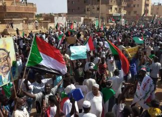 الغارديان: انقلاب الجنرالات في السودان أنهى عامين من الأمل الغارديان: انقلاب الجنرالات في السودان أنهى عامين من الأمل