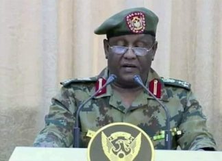 الجيش يتهم مسؤولين سابقين بـ”تأليب” المؤسسات الدولية ضد السودان الجيش يتهم مسؤولين سابقين بـ”تأليب” المؤسسات الدولية ضد السودان