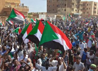 مع تواصل الصمت حول خيارات حل الأزمة.. دعوات للتظاهر بالسودان مع تواصل الصمت حول خيارات حل الأزمة.. دعوات للتظاهر بالسودان