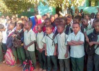 تضارب الأنباء حول استئناف الدراسة تربك أسر الطلاب تضارب الأنباء حول استئناف الدراسة تربك أسر الطلاب